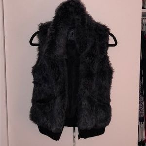 QED London Faux Fur vest-S-Brown/gray